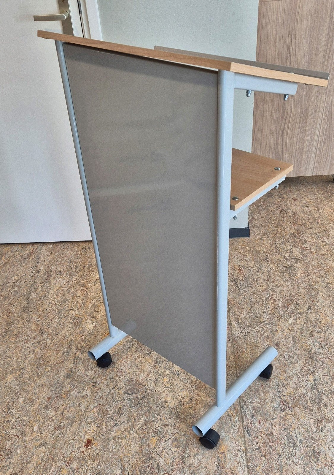 Verrijdbare Lessenaar / Lezenaar, Ophalen, Zit-sta bureau, In hoogte verstelbaar, Gebruikt