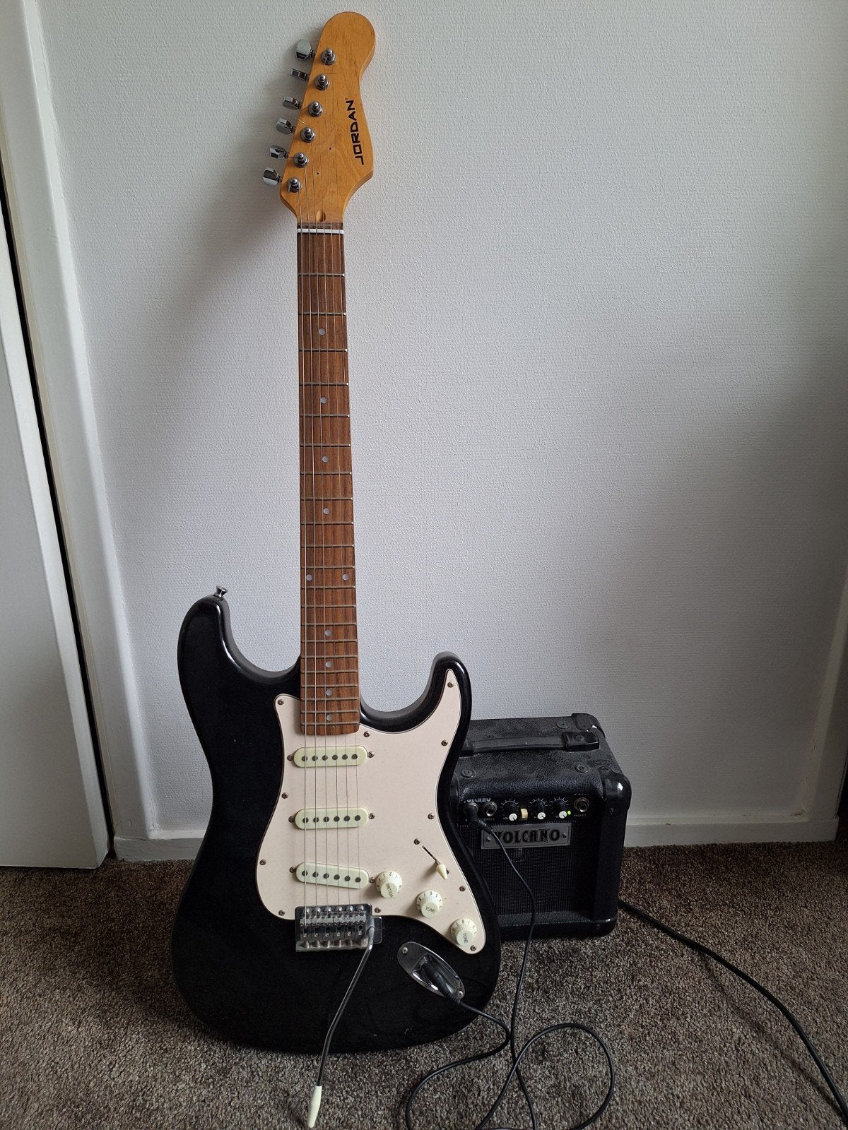 Jordan elektrische gitaar met Volcano versterker, Ophalen, Gebruikt, Solid body, Overige merken