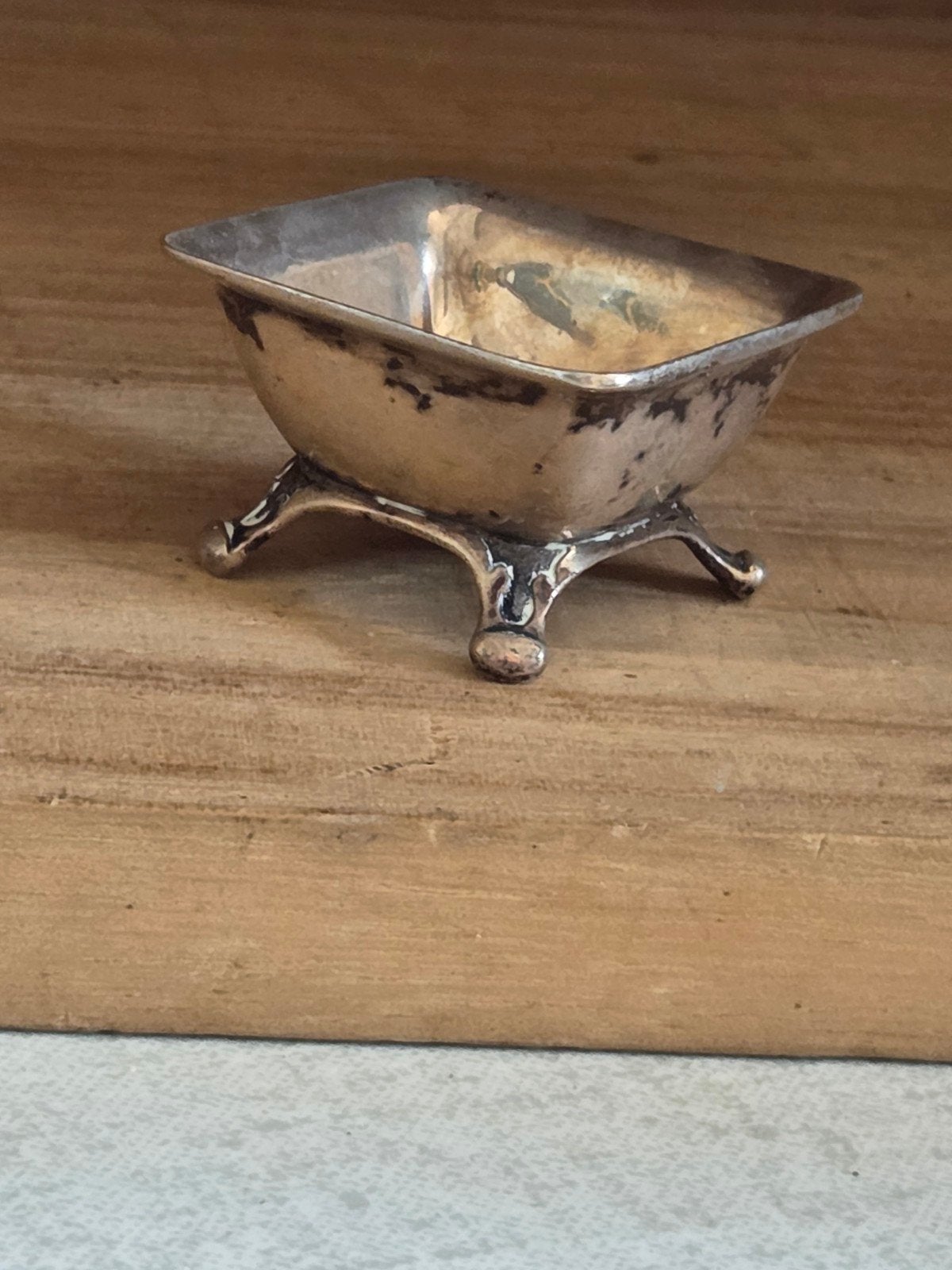 Antiek Zilveren Zoutvat met Leeuwenpootjes, Ophalen of Verzenden, Zilver