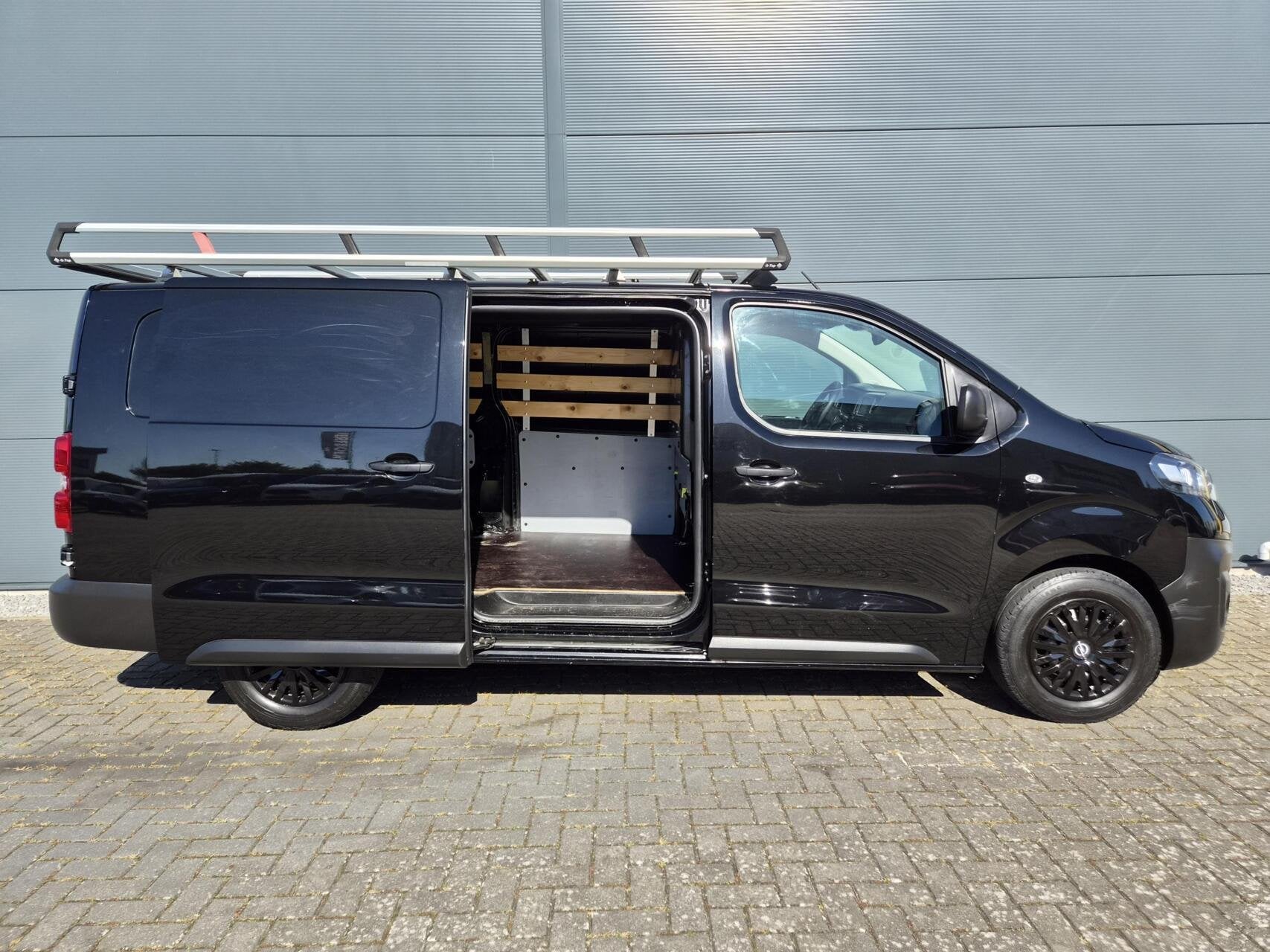 Opel Vivaro 2.0 CDTI L3H1 Imperiaal Navi 144pk Lage km NAP, Gebruikt, Euro 6, 4 cilinders, 2500 kg