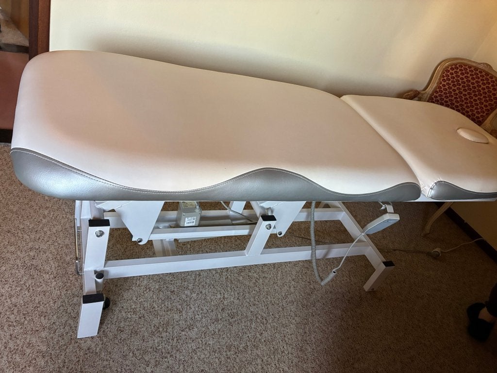 Elektrische massagetafel (wit), Ophalen, Zo goed als nieuw, Massagetafel