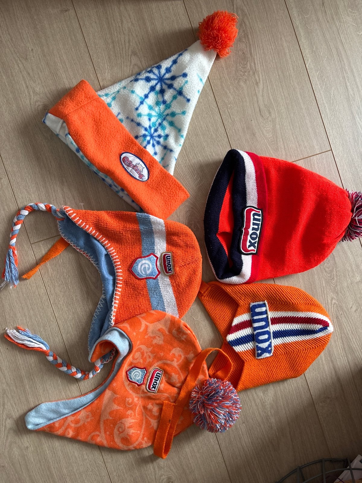 Diverse Unox mutsen - Oranje en winterse designs, Kleding | Dames, Ophalen of Verzenden, Gedragen, Maat 38/40 (M), Muts