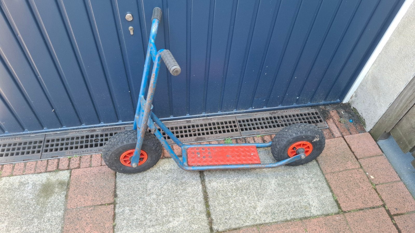 Stevige blauwe step met luchtbanden, Fietsen en Brommers, Steps, Ophalen, Gebruikt, Gewone step, Onbekend