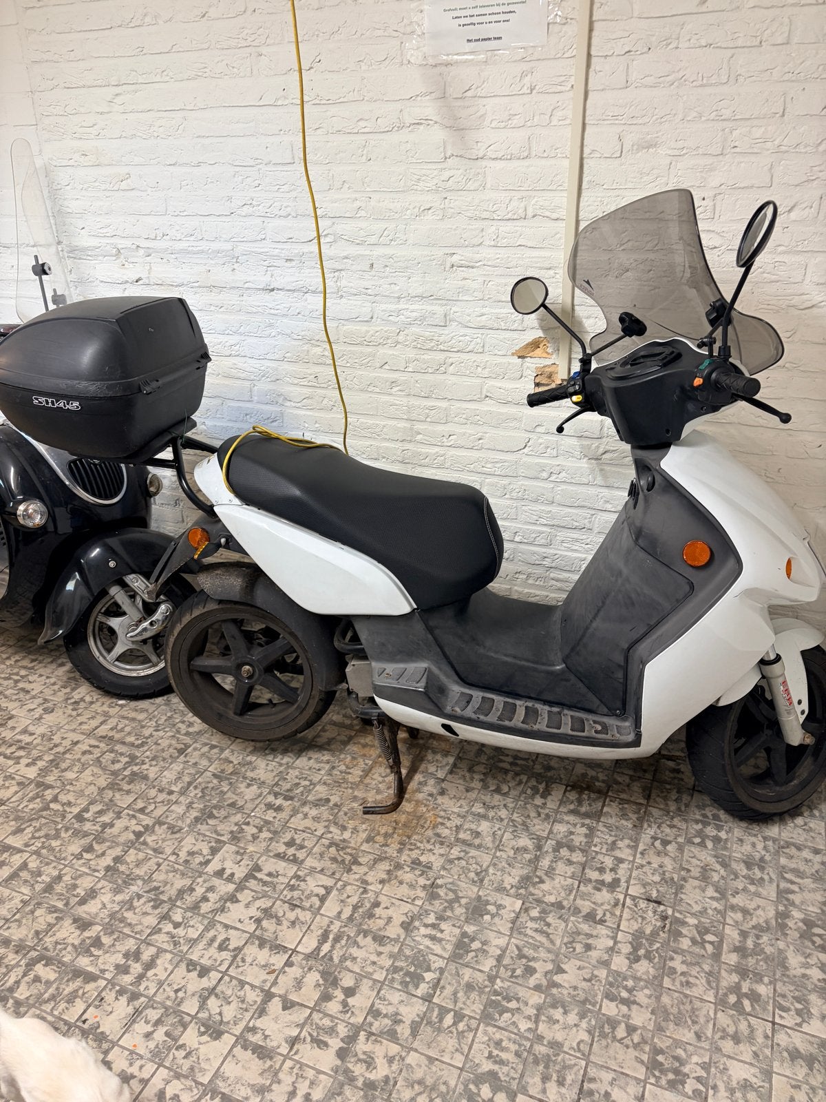 Elektrische snorfiets met 8 nieuwe accu's govecs, Ophalen, Gebruikt, Elektrisch