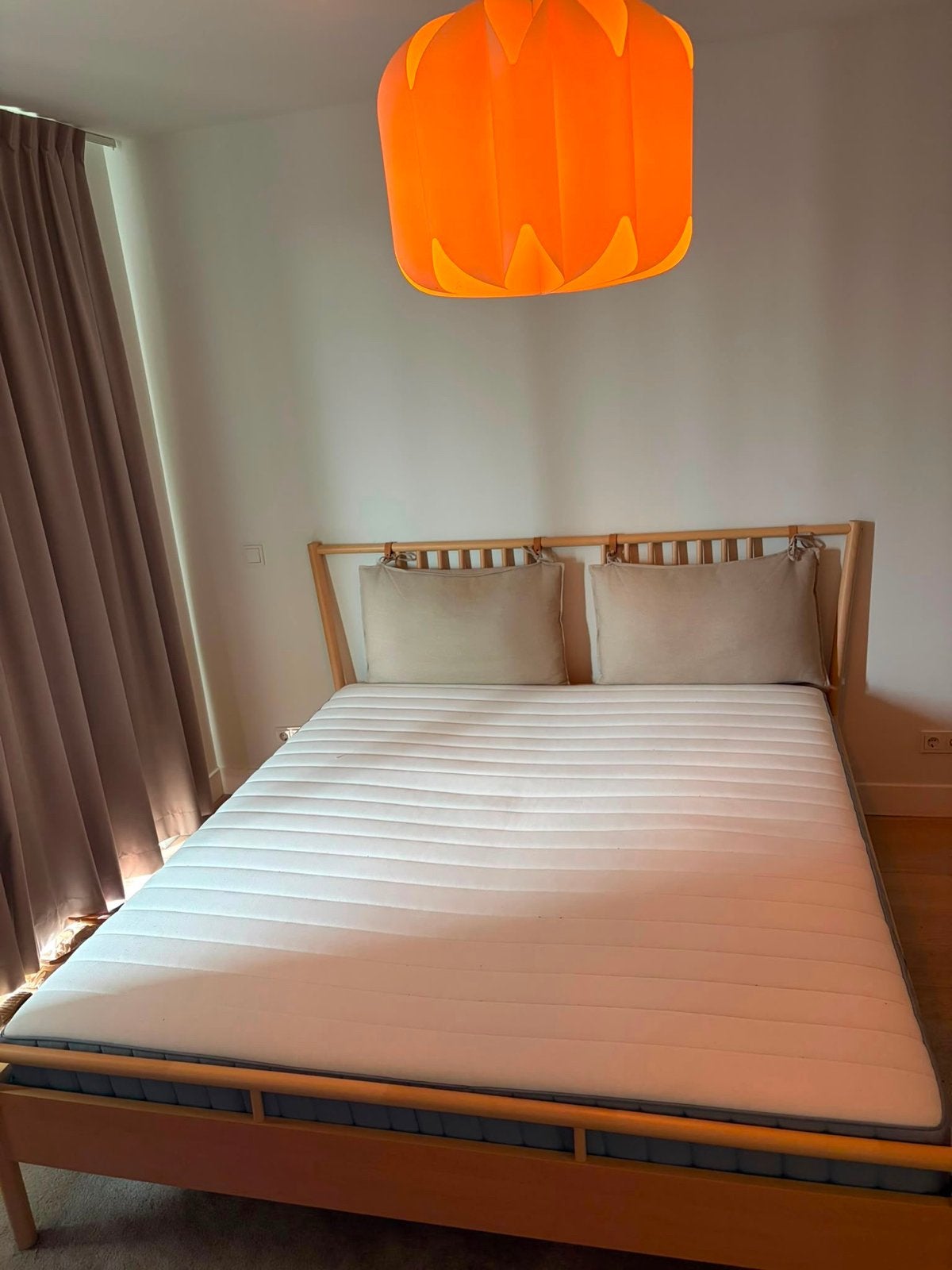 BJÖRKSNÄS Bedframe 180x200 cm met matras, Ophalen, Gebruikt, Beige, Tweepersoons