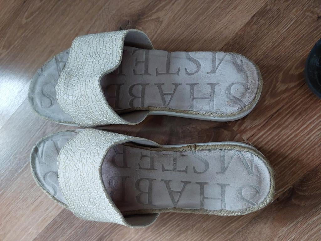 Stijlvolle beige slippers met espadrille zool, Kleding | Dames, Schoenen, Slippers, Beige, Ophalen of Verzenden, Zo goed als nieuw