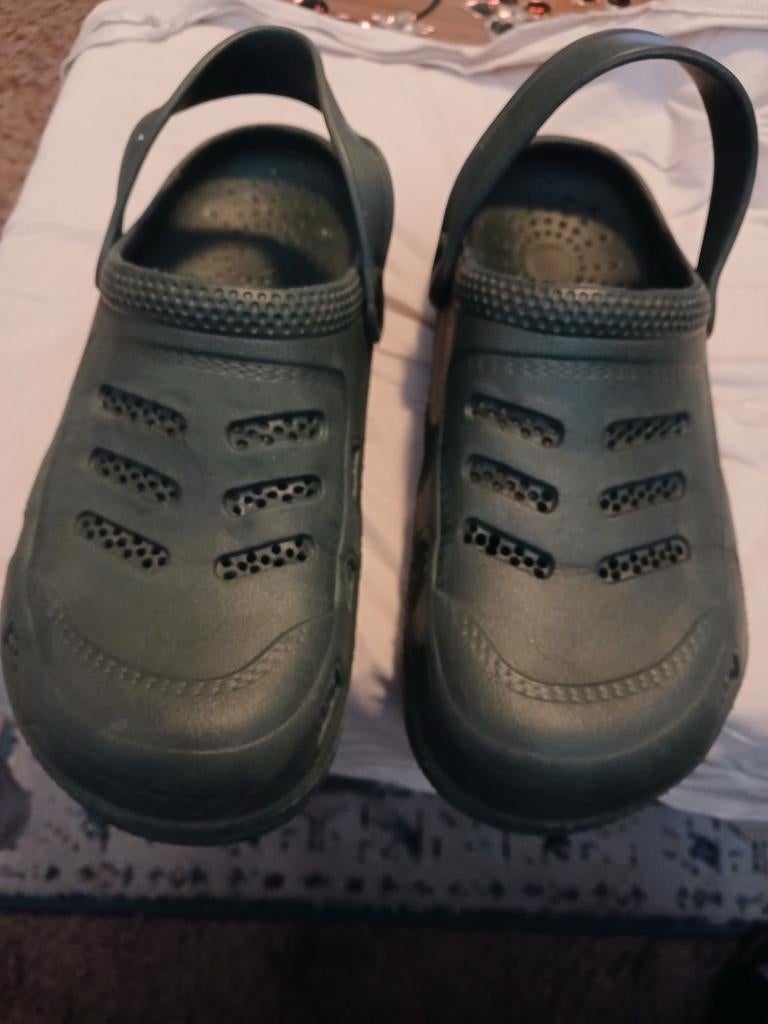 Mooi slippers maat 42 bijna nieuwe opruimen, Ophalen, Zo goed als nieuw