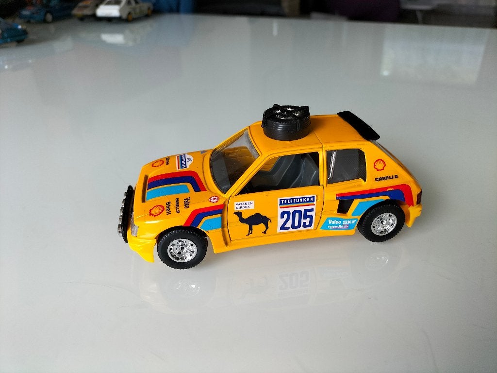 Bburago Peugeot 405 Turbo 16 N 205 Paris Dakar Rally, Ophalen of Verzenden, Zo goed als nieuw, Auto