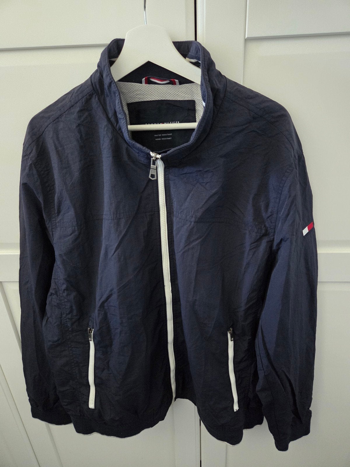 Tommy Hilfiger wind- en waterbestendig jack, Kleding | Heren, Jassen | Zomer, Maat 52/54 (L), Blauw, Tommy Hilfiger, Ophalen of Verzenden