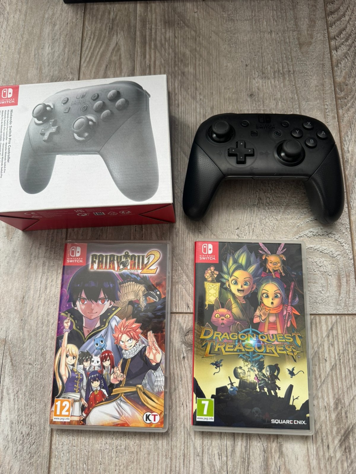 Nintendo switch pro controller + 2 games, Spelcomputers en Games, Ophalen of Verzenden, Zo goed als nieuw, Met 1 controller, Switch Original