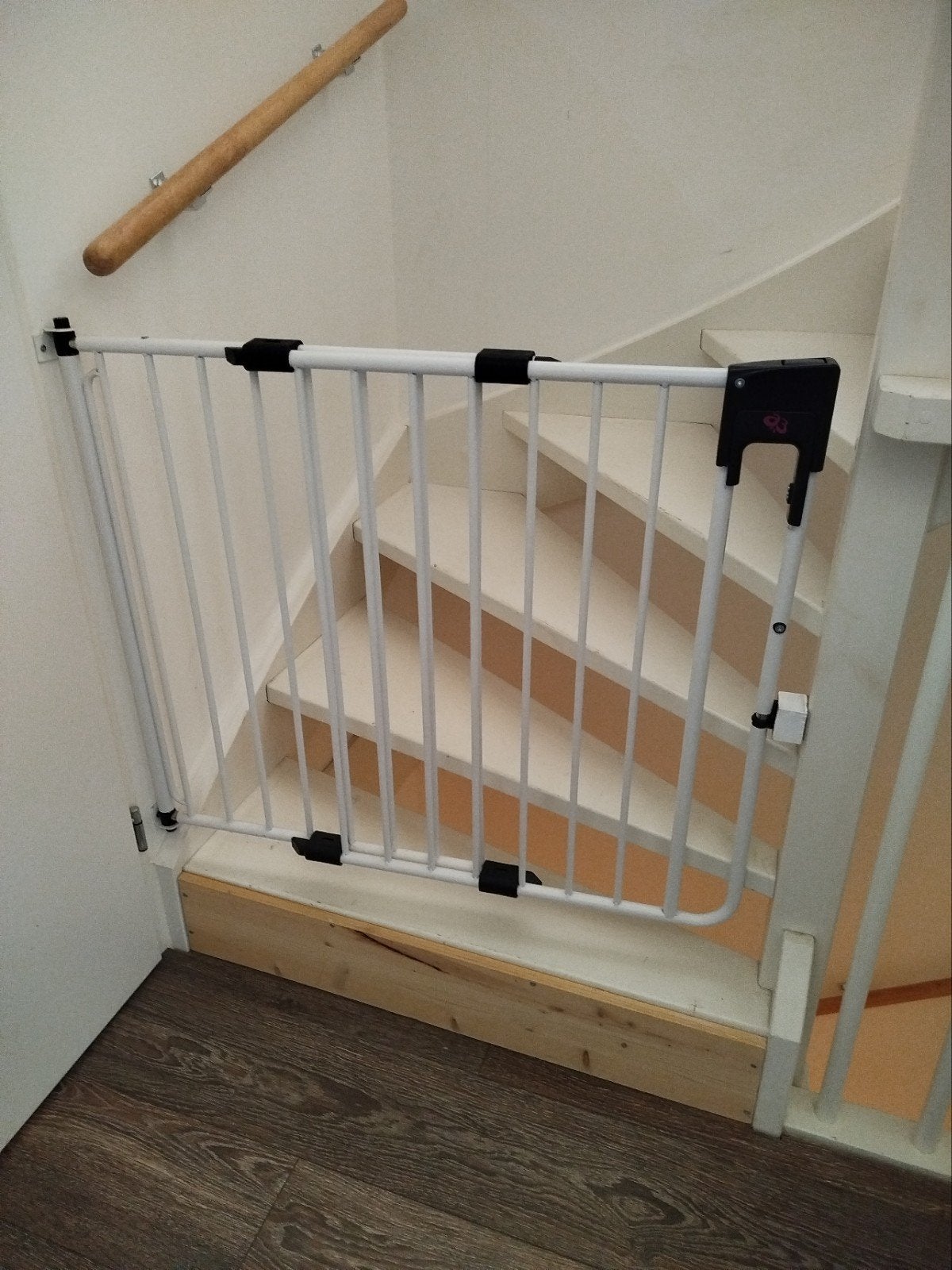 twee stuks Wit metalen traphekje - Schroefhekje, Ophalen of Verzenden