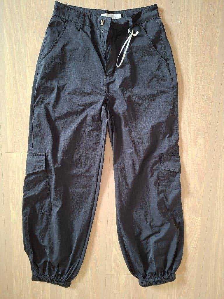 Lamiar Zwarte cargo broek met elastische taille maat M, Maat 38/40 (M), Zwart, Ophalen of Verzenden, Zo goed als nieuw