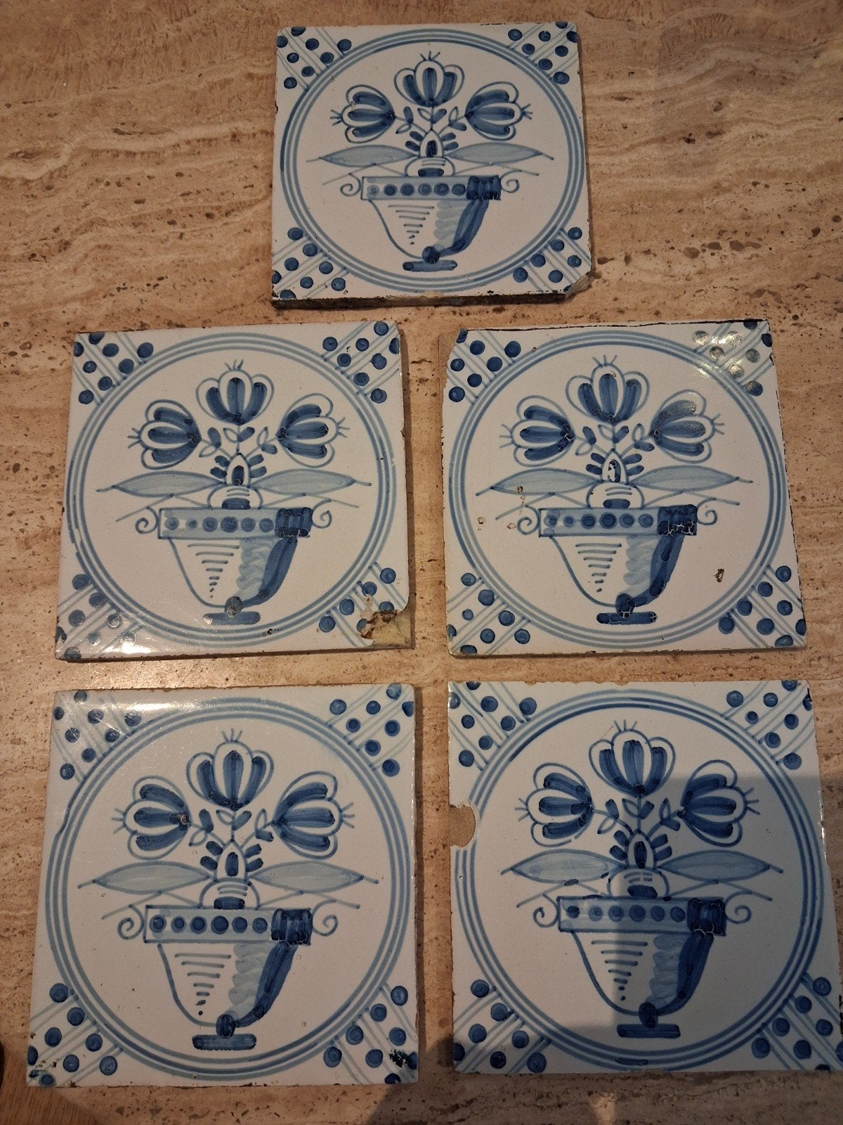 Set van 5 antieke Delfts Blauwe tegels met bloemenvaas, Antiek en Kunst, Ophalen of Verzenden
