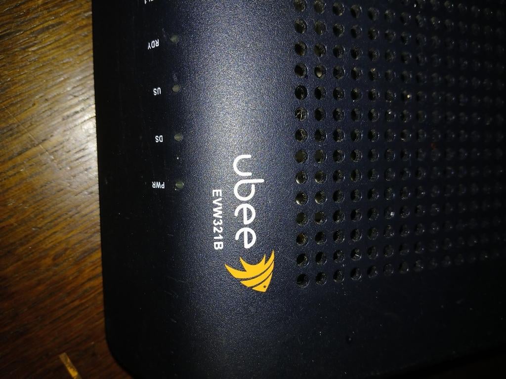 Ubee EVW321B Router/Modem - Goede staat, Ophalen, Gebruikt, Router met modem, Ubee