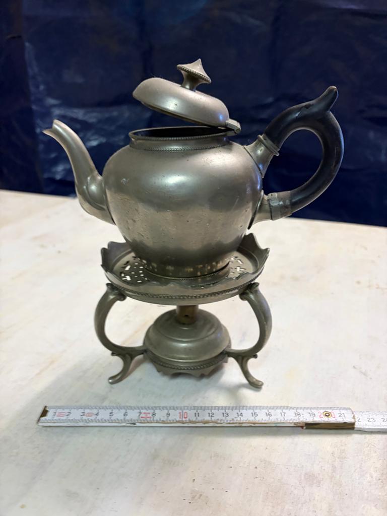 Antieke tinnen theepot met rechaud, Ophalen