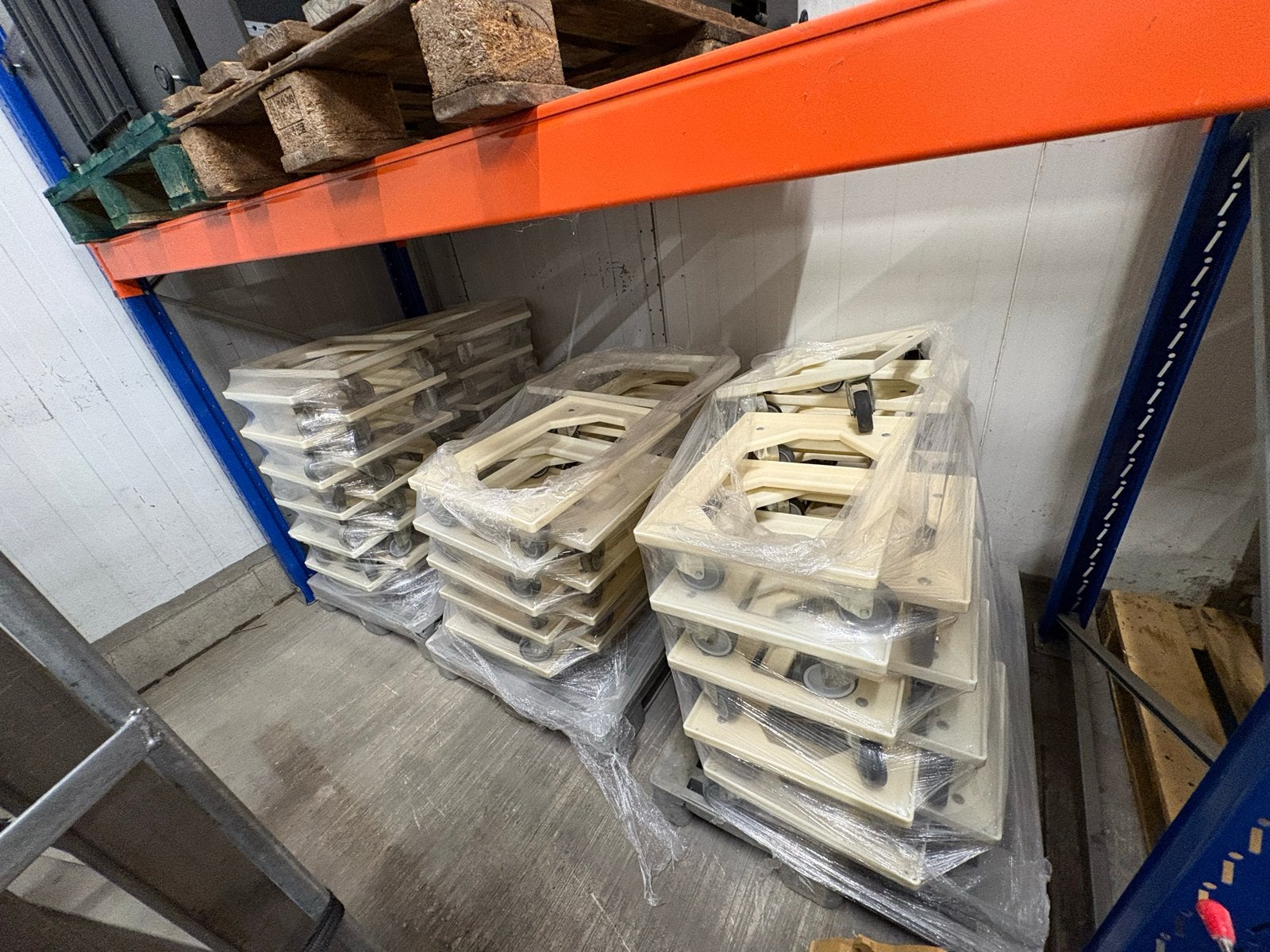 Witte dollies - 3 pallets 54 stuks, Ophalen