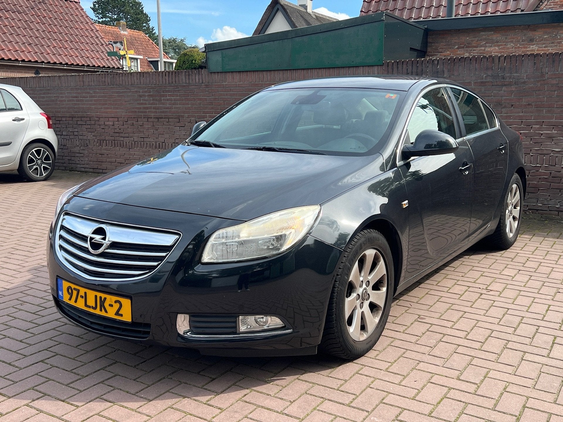 Opel Insignia 1.6 T Edition - Parkeer sensoren - Trekhaak -, Auto's, Euro 5, Stof, Gebruikt, Zwart