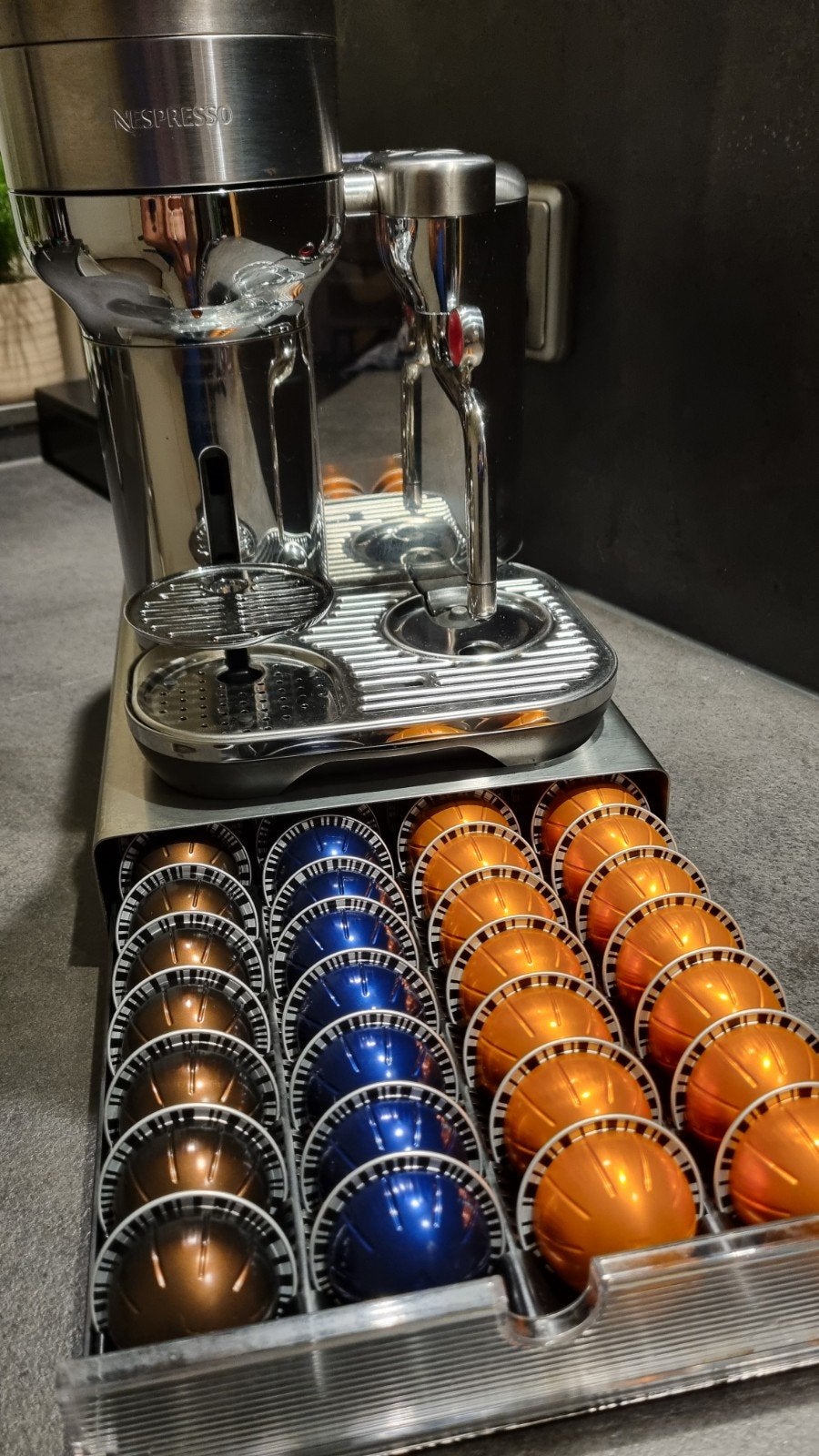 Nespresso Creatista Plus - RVS  met Melkopsc, Koffiepads en cups, Espresso apparaat, Ophalen of Verzenden, Zo goed als nieuw