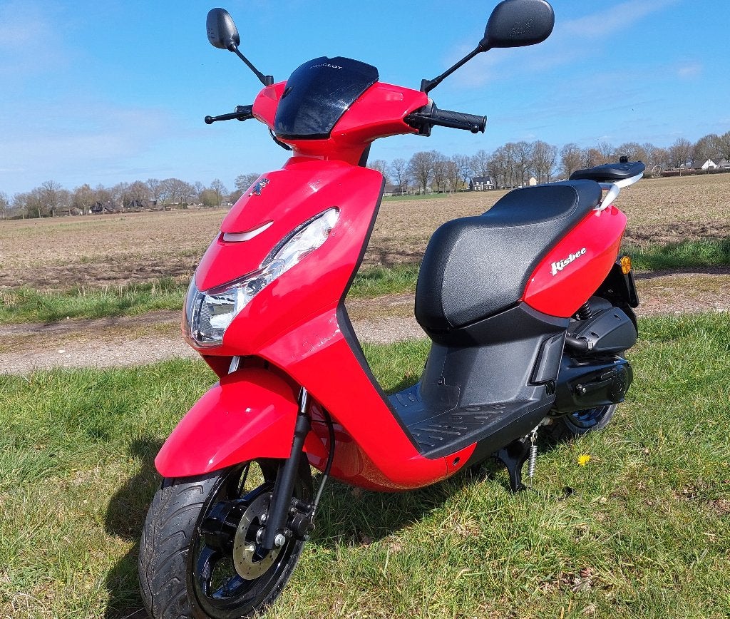Vrijwel nieuwe rode Peugeot Kisbee scooter 45km/u, Ophalen, Overige modellen, Maximaal 45 km/u, Zo goed als nieuw