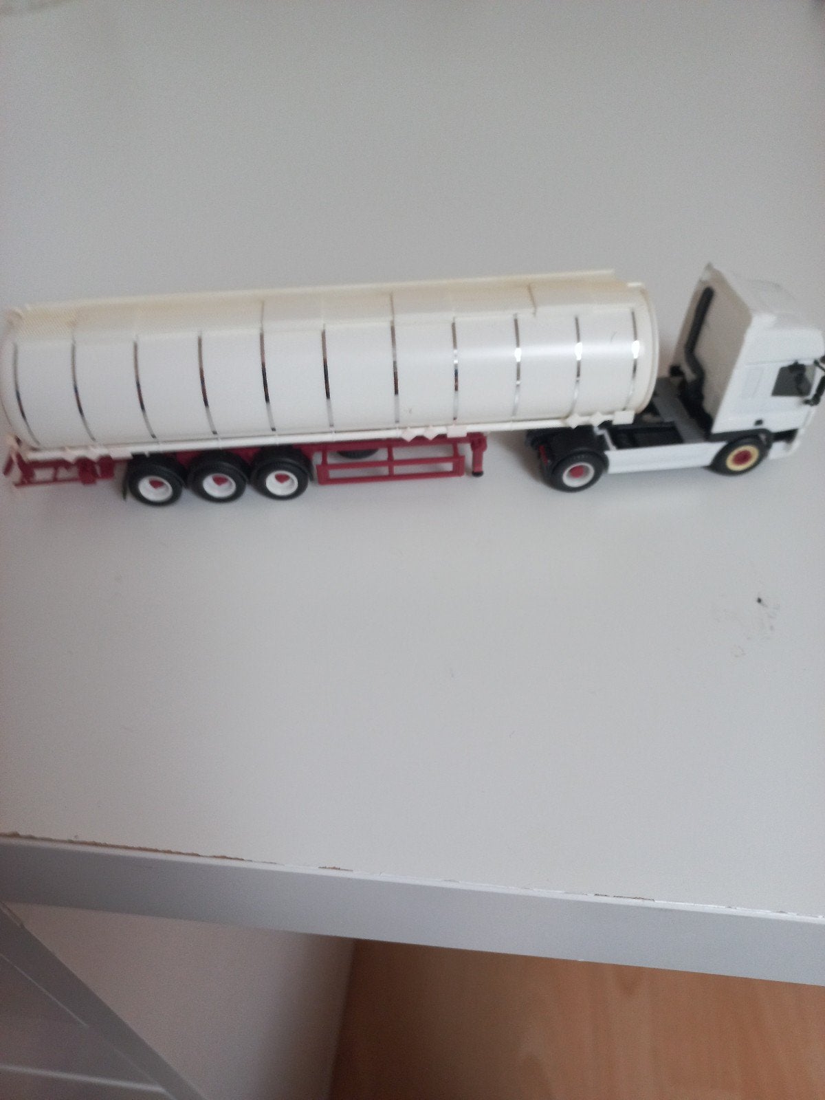 Te koop fraaie DAF CF truck met tankoplegger Herpa 1:87 HO, Ophalen, Zo goed als nieuw, Bus of Vrachtwagen, Herpa