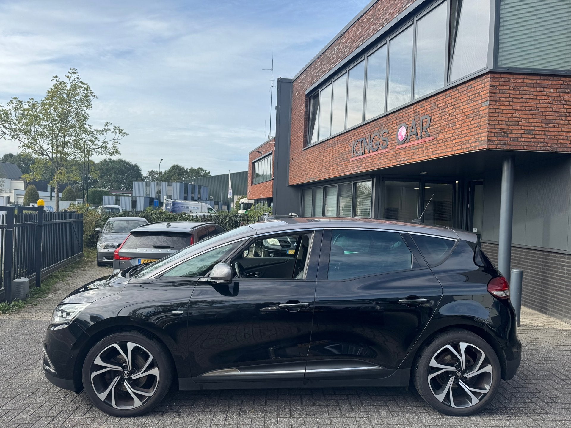 Renault Scénic 1.5 dCi Bose AUTOMAAT HEADUP CAMERA XENON TR, Auto's, Gebruikt, Euro 6, 4 cilinders, 1850 kg