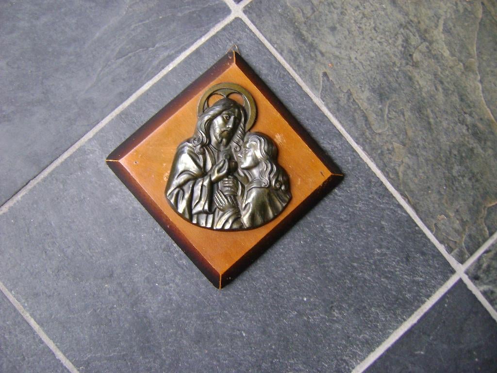 Wanddecoratie - genaamd ,, De Ridder"- ontvangt de hostie, Antiek en Kunst, Ophalen of Verzenden