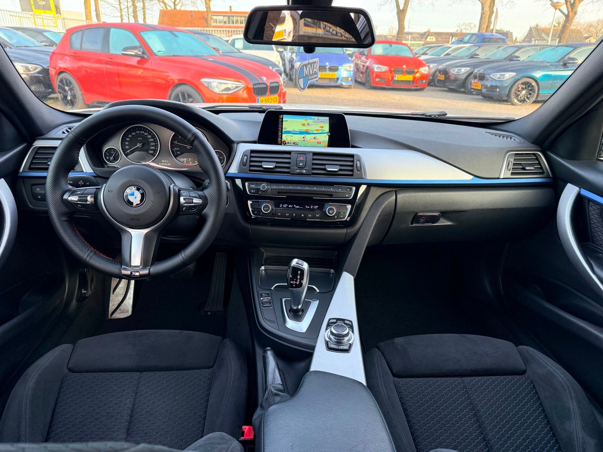 BMW 3-serie 318i M Sport Lci|19 inch|Navigatie|Led|Cruise co, Auto's, Automaat, Dealer onderhouden, Gebruikt, Alcantara