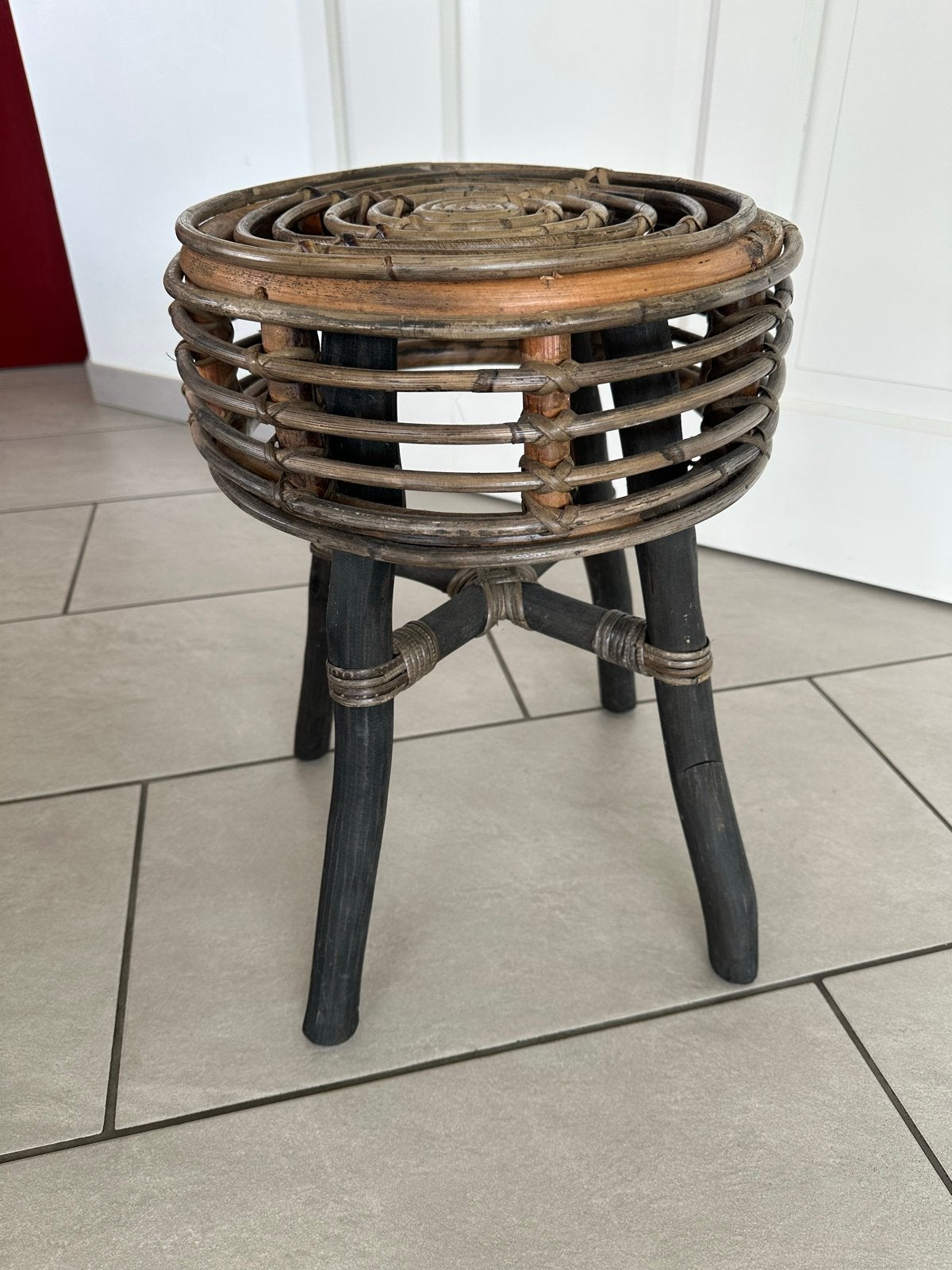 Vintage rotan plantenstandaard, zwart en naturel, Huis en Inrichting, Vintage, Gebruikt, Meerkleurig, Ophalen of Verzenden
