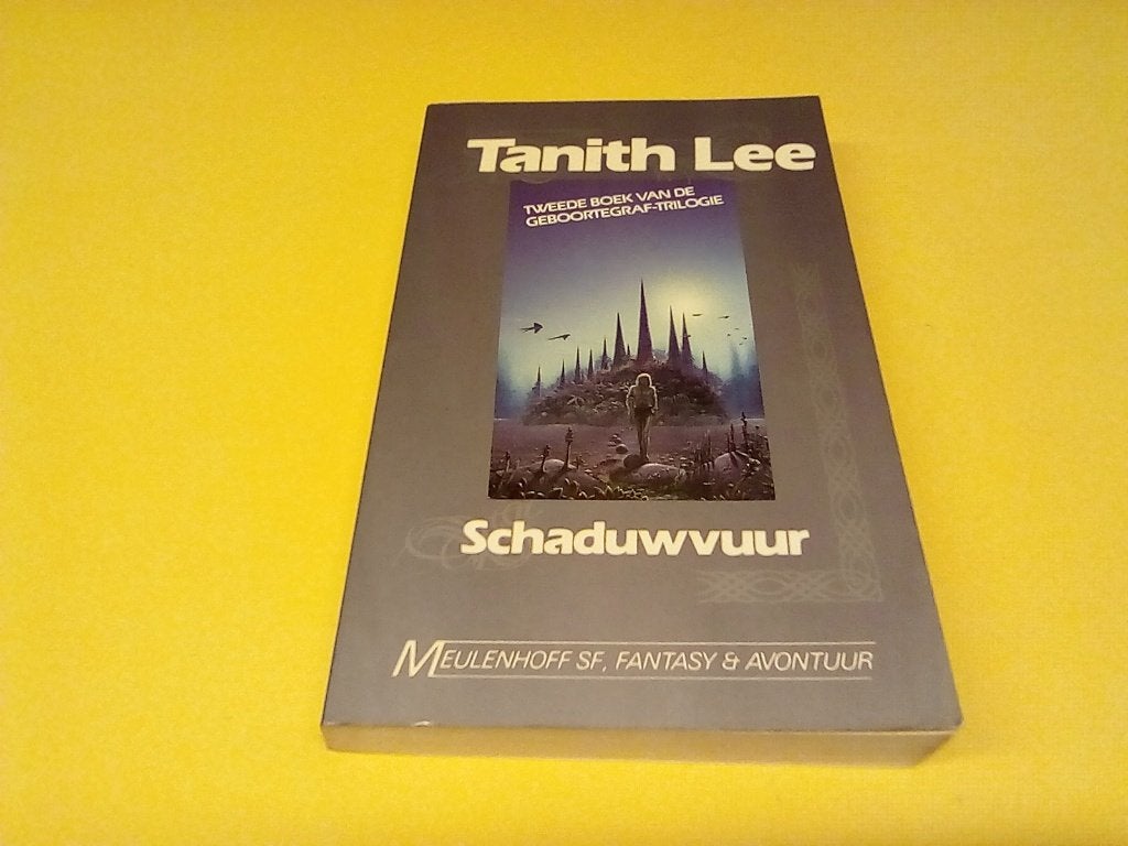 Tanith Lee - Schaduwvuur (Geboortegraf-trilogie Boek 2), Boeken, Science fiction, Zo goed als nieuw, Ophalen of Verzenden