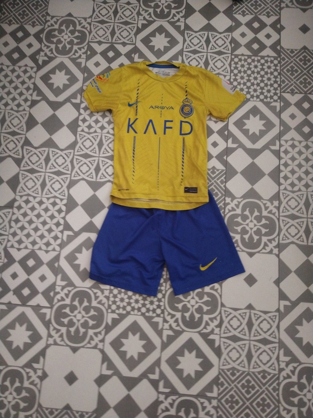 Nike Ronaldo Voetbaltenue - Geel/Blauw (Maat 128-137), Kinderen en Baby's, Kinderkleding | Overige, Ophalen of Verzenden, Zo goed als nieuw