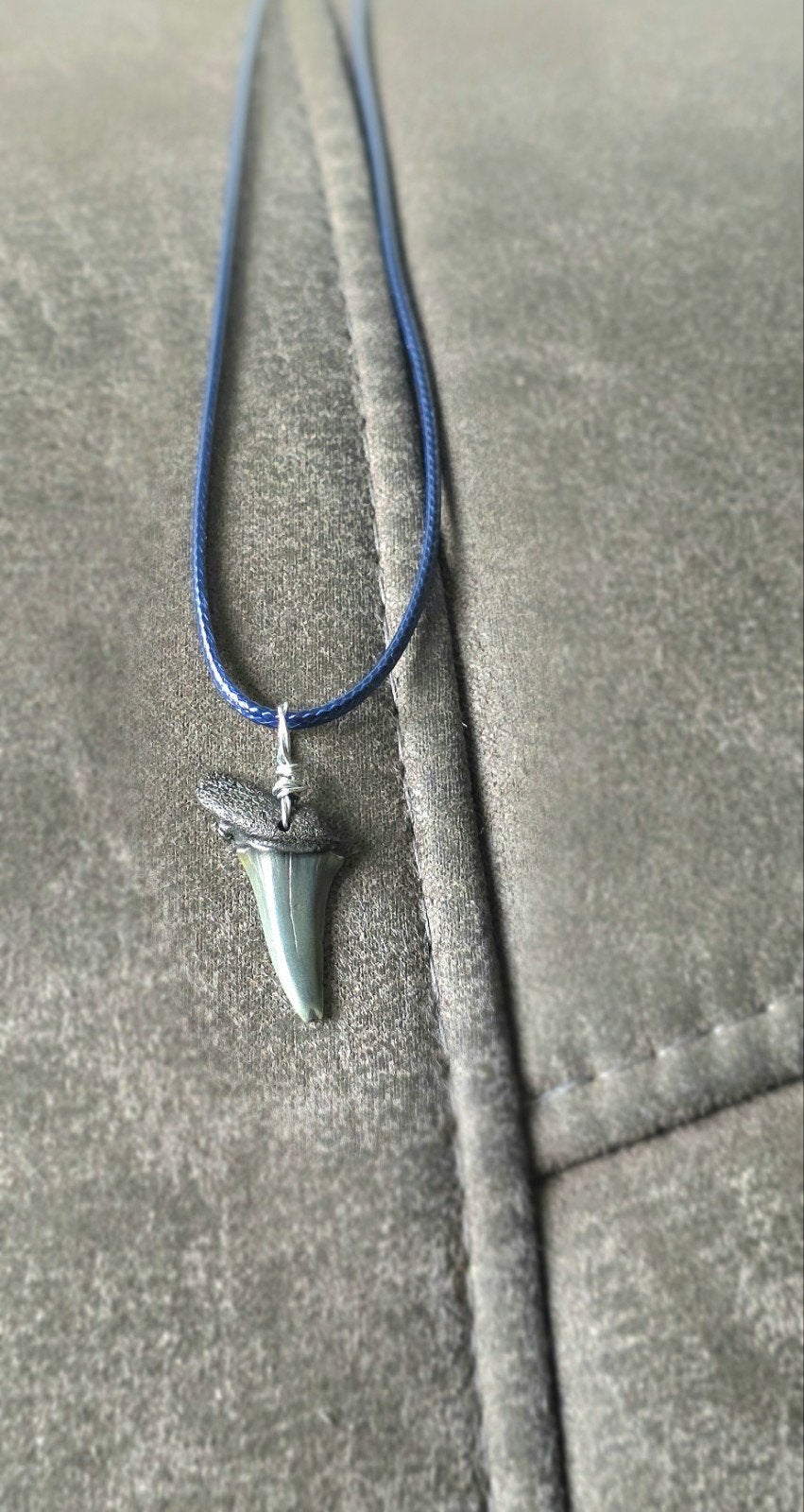 unieke handgemaakte haaientand ketting - echt fossiel, Ophalen of Verzenden, Fossiel