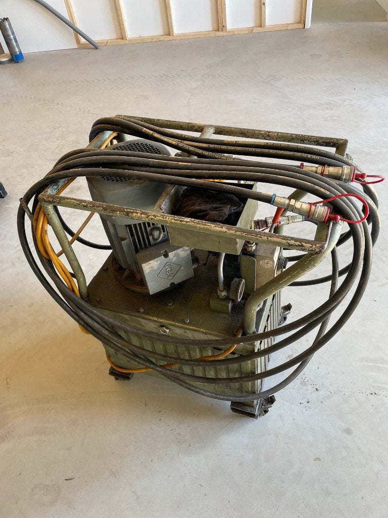 Hydraulische Aggregaat met Slangen, Ophalen