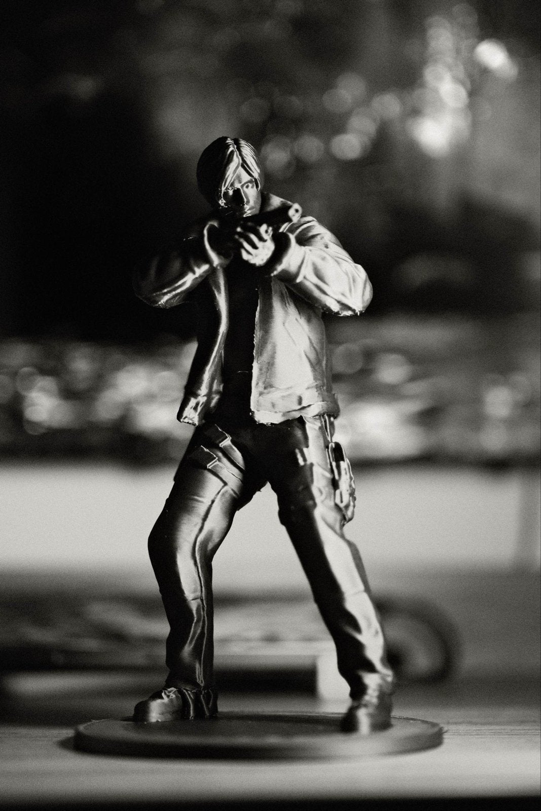 Resident Evil 4 Leon S. Kennedy Figuur - Zwart, Ophalen of Verzenden, Zo goed als nieuw