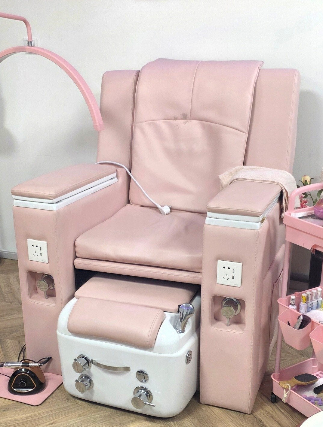 pedicure stoel  moet nu weg