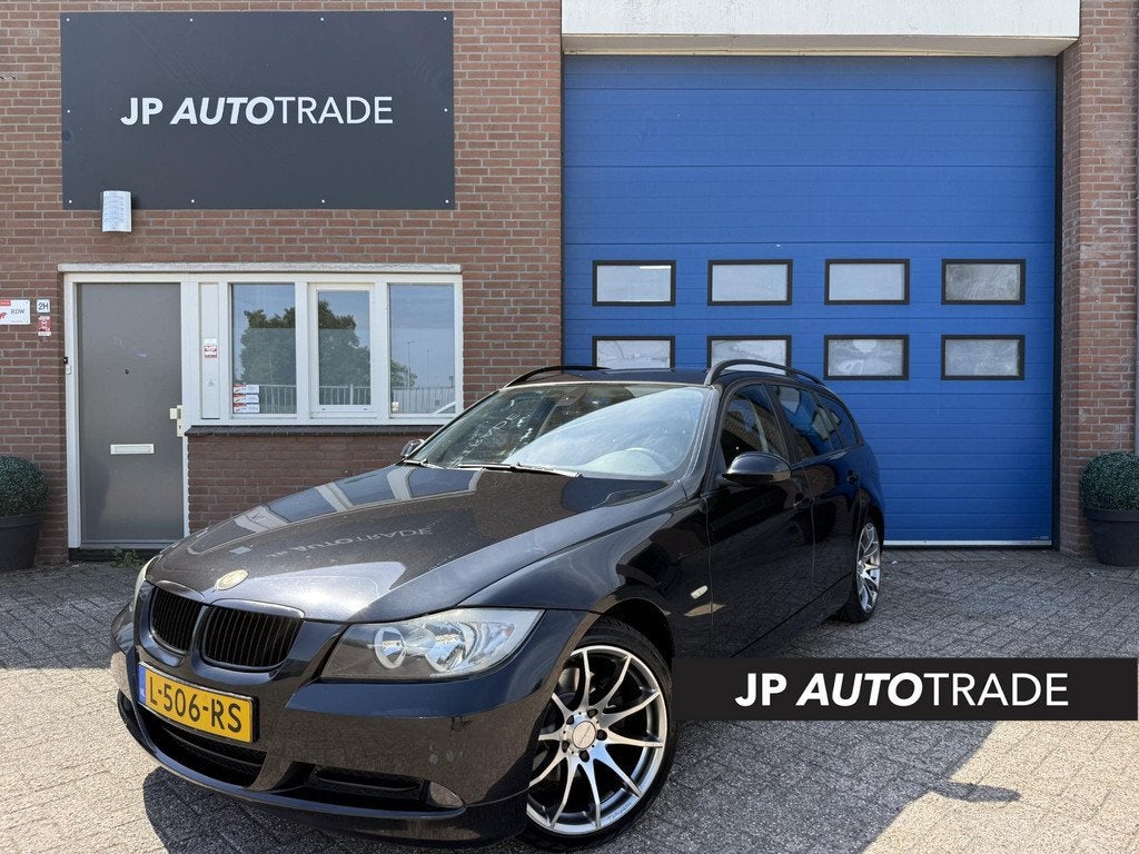 BMW 3-serie Touring 318i | Clima | Cruise | 18" LMV |, Auto's, Zwart, Handgeschakeld, 1405 kg, Parkeersensor