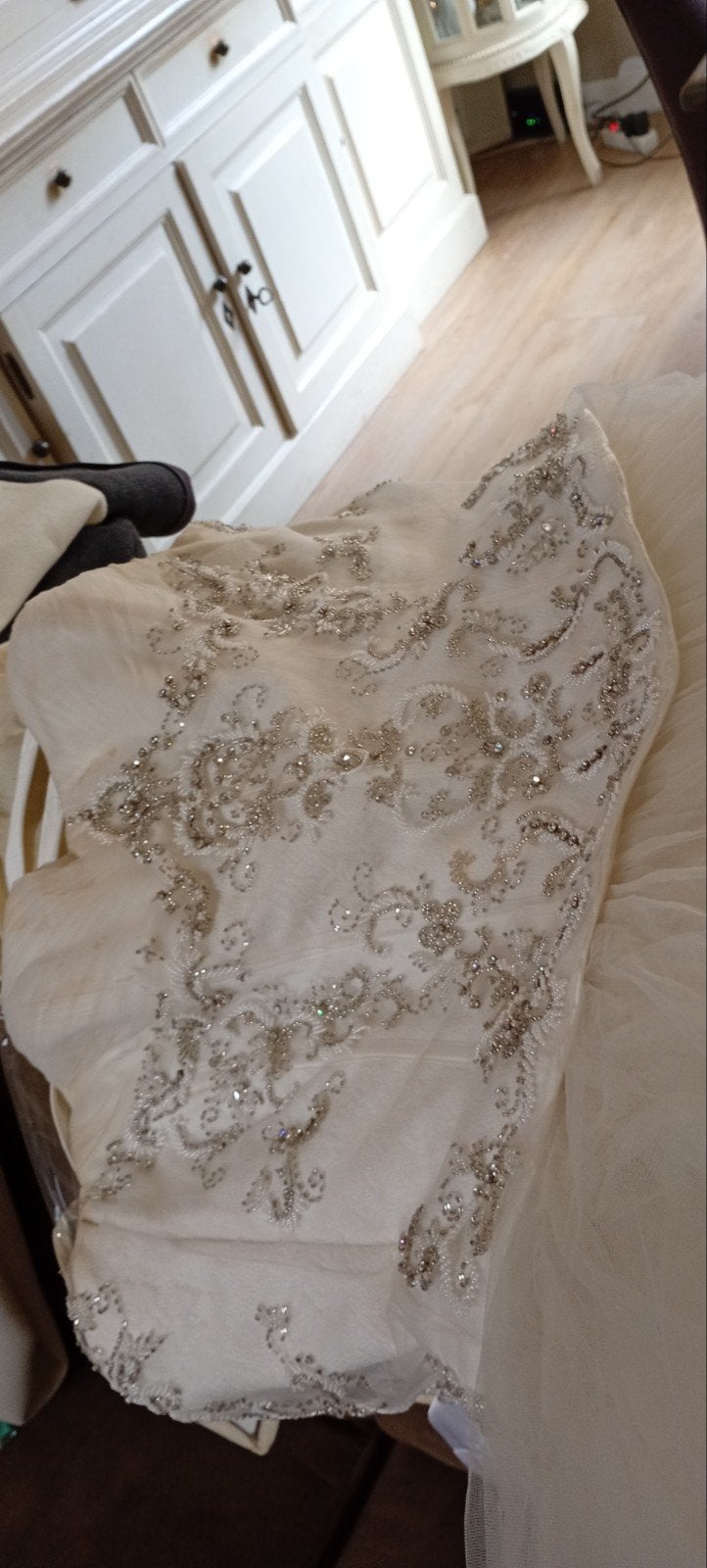 Prachtige trouwjurk met sluier en hoepelrok, Kleding | Dames, Ophalen of Verzenden, Gedragen, Wit, Trouwjurk