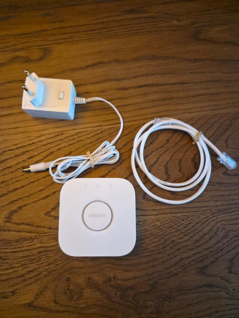 Philips Hue Bridge met adapter en ethernetkabel, Ophalen of Verzenden, Zo goed als nieuw