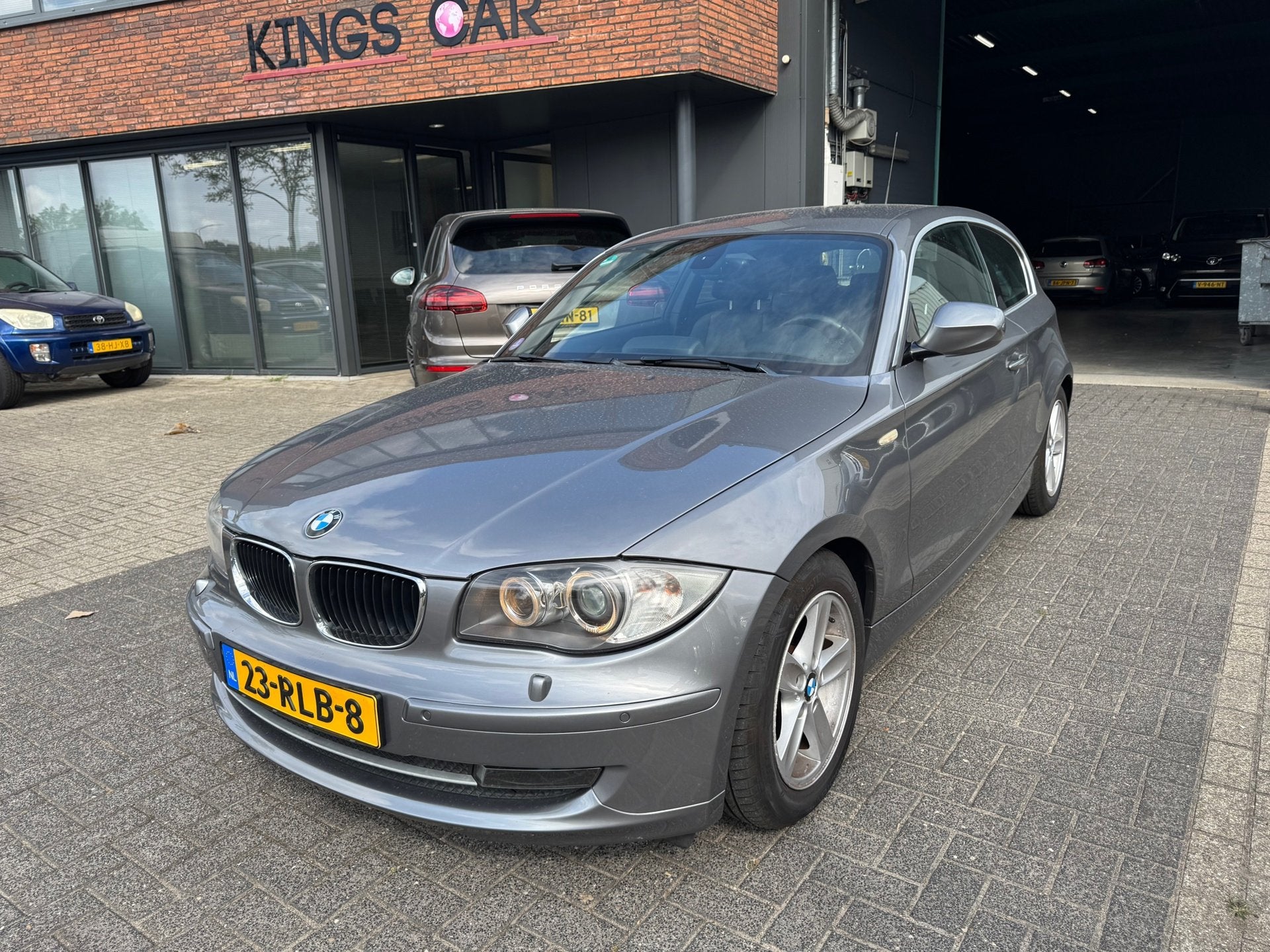 BMW 1-serie 118i EffDyn. Ed. Business XENON LED LEDER CRUISE, 1-Serie, Euro 5, Achterwielaandrijving, 4 stoelen