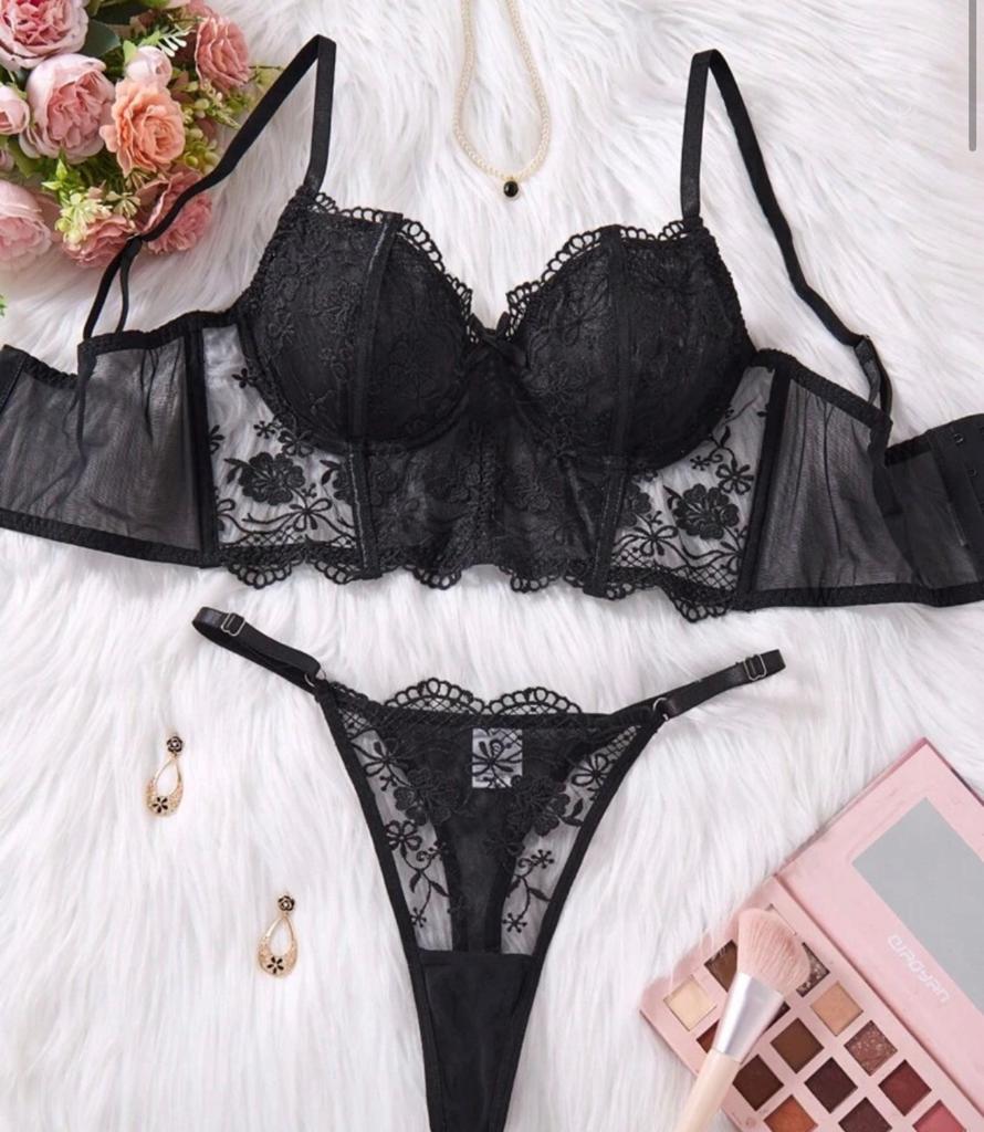 Nieuwe zwarte lingerie setje 85C/L Hunkemöller insp, Kleding | Dames, Ophalen of Verzenden, Zwart, Setje