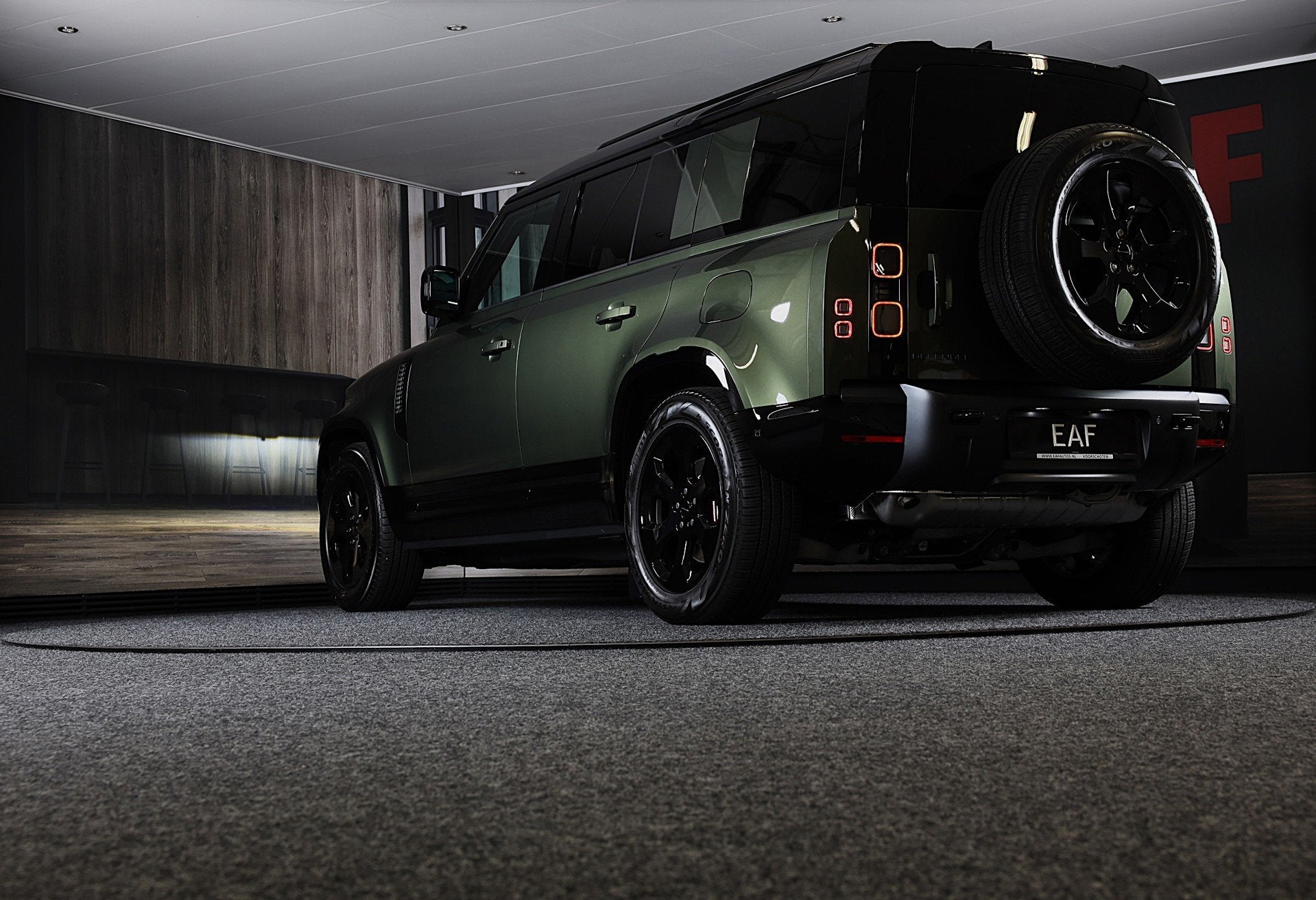 Foto 3 van Land Rover Defender 110 2.0 P300e 110 X-Dynamic SE FACELIFT