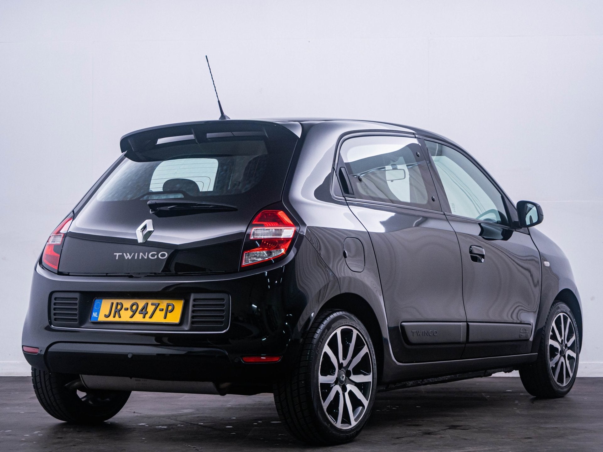 Renault Twingo 0.9 TCe Expression 'Automaat' Cruise|PDC|Nav!, Auto's, 898 cc, Euro 6, 4 stoelen, Zwart