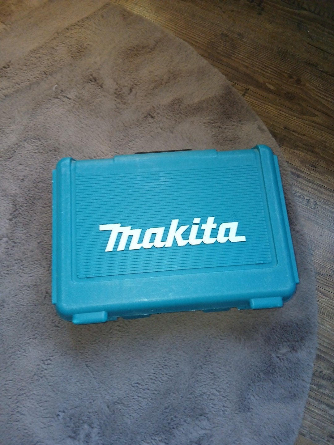 Makita boormachine (defect) met 2 accu's en oplader, Doe-het-zelf en Verbouw, Ophalen, Gebruikt, Boormachine