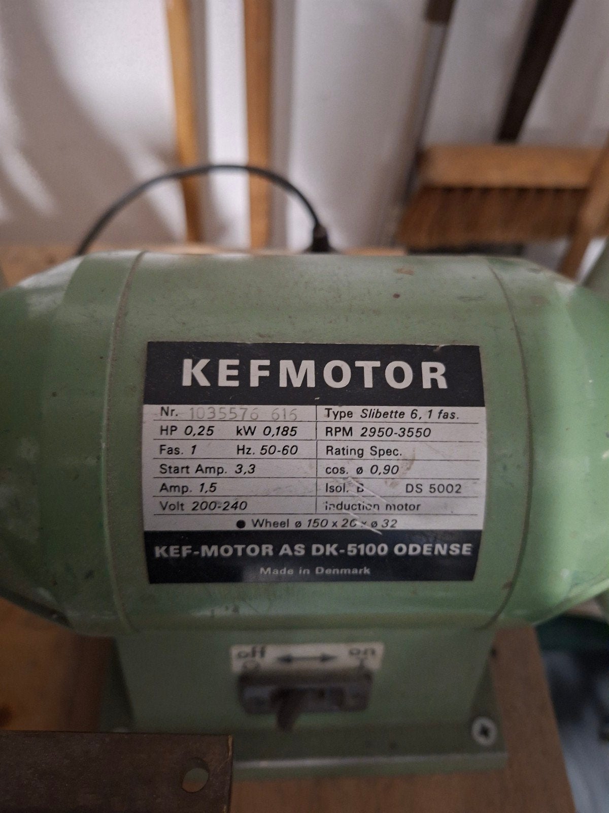 KEFMOTOR Werkbankslijpmachine - Zo goed als nieuw, Doe-het-zelf en Verbouw, Gereedschap | Slijpmachines, Ophalen of Verzenden