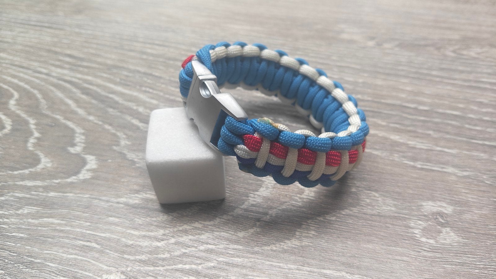 Paracord armband " Veteranenband Unprofor ", Ophalen of Verzenden, Nieuw, Blauw, Overige materialen