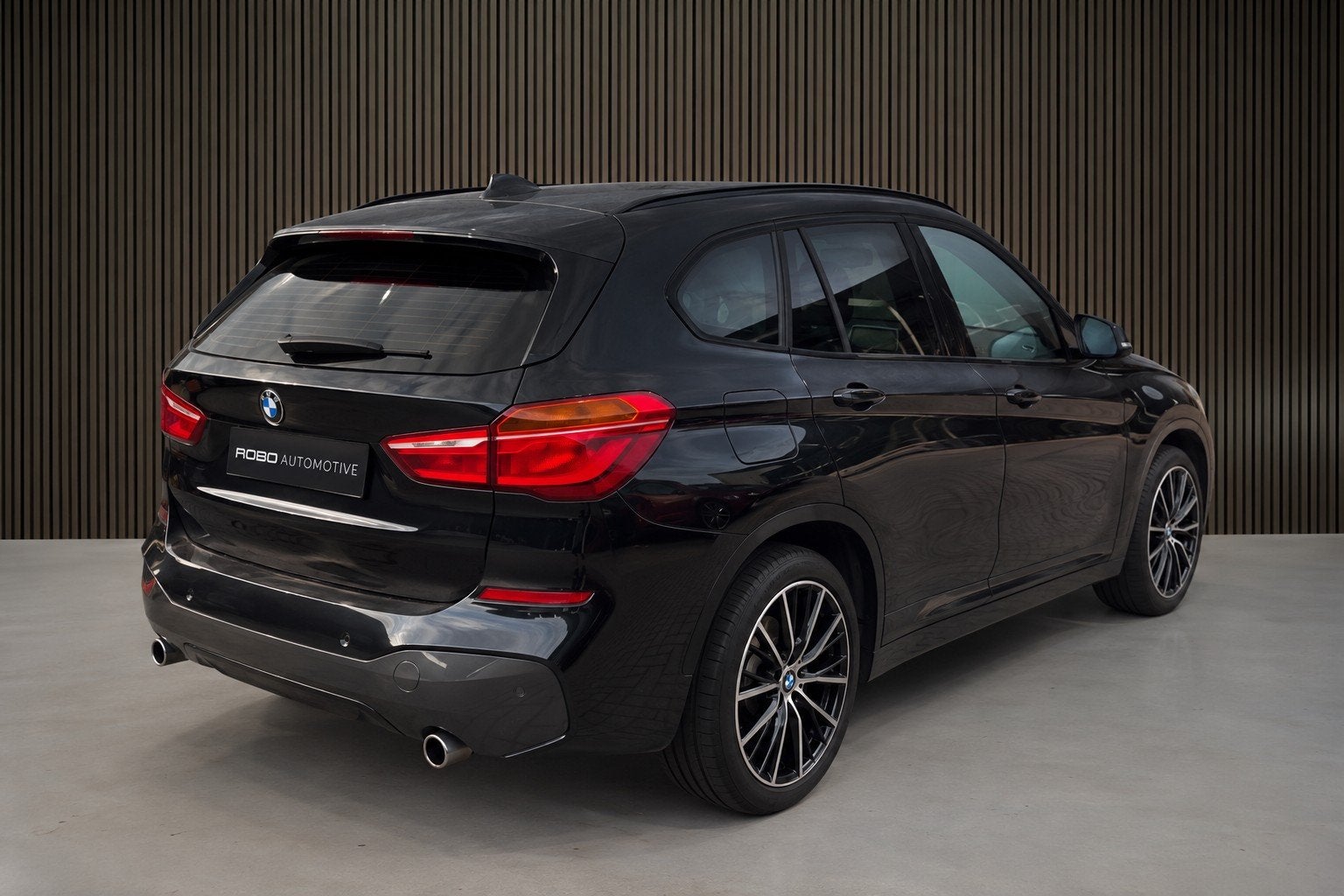 BMW X1 xDrive20i High Executive M Sport | Panoramadak | Harm, Auto's, 1998 cc, Gebruikt, 2000 kg, Leder en Stof