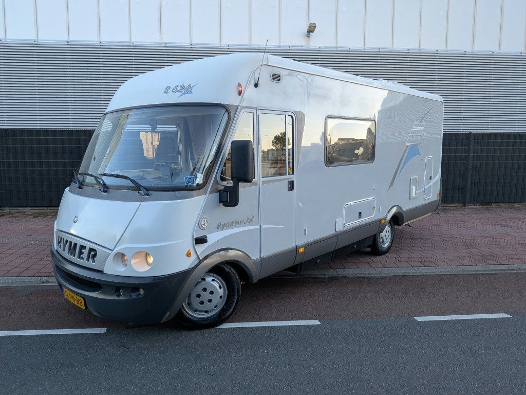 Hymer B 624 Hefbed vast bed Automaat ,Trekhaak (bj 2004), Caravans en Kamperen, Ringverwarming, 6 tot 7 meter, Diesel, Afzuigkap