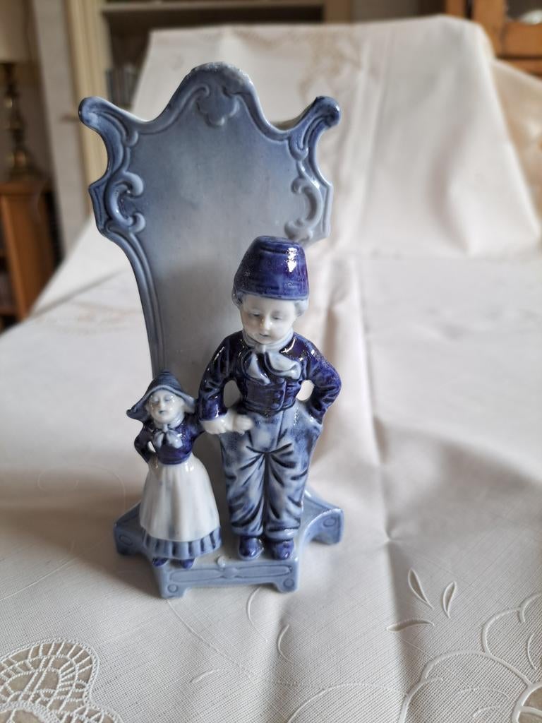 Schattig Delfts blauw vaasje: boertje met meisje, Ophalen of Verzenden