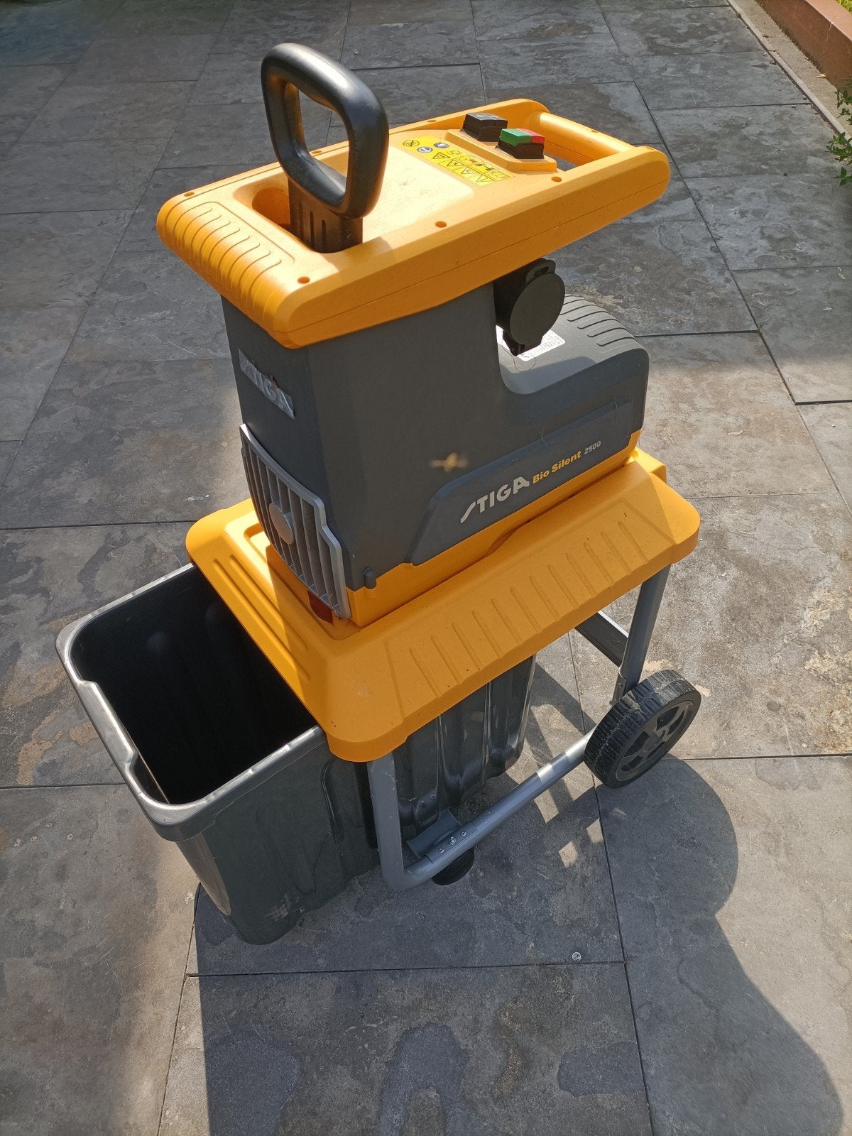 Stiga Bio Silent 2500 elektrische hakselaar met opvangbak, Tuin en Terras, Hakselaars, Gebruikt, Stiga, Ophalen of Verzenden, Met opvangbak