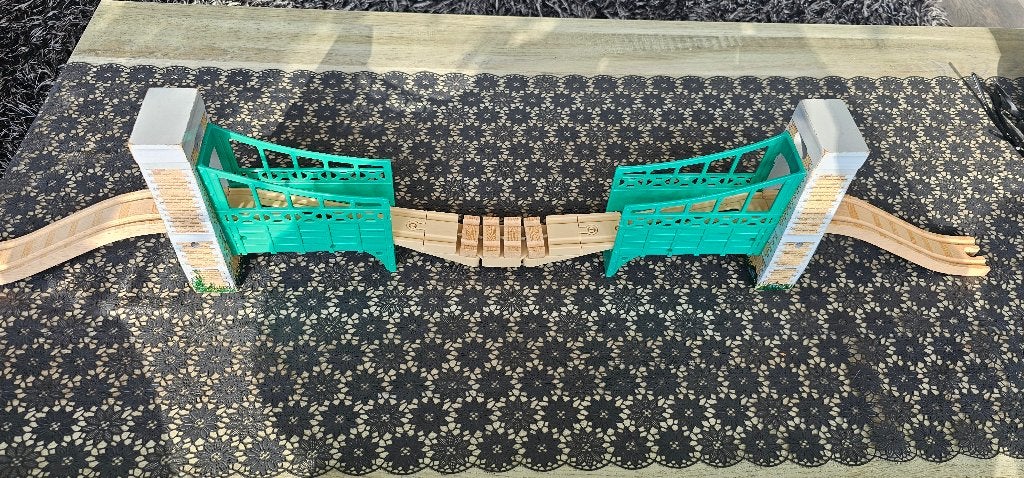 Thomas de trein Hout Lange Brug, Ophalen of Verzenden, Zo goed als nieuw
