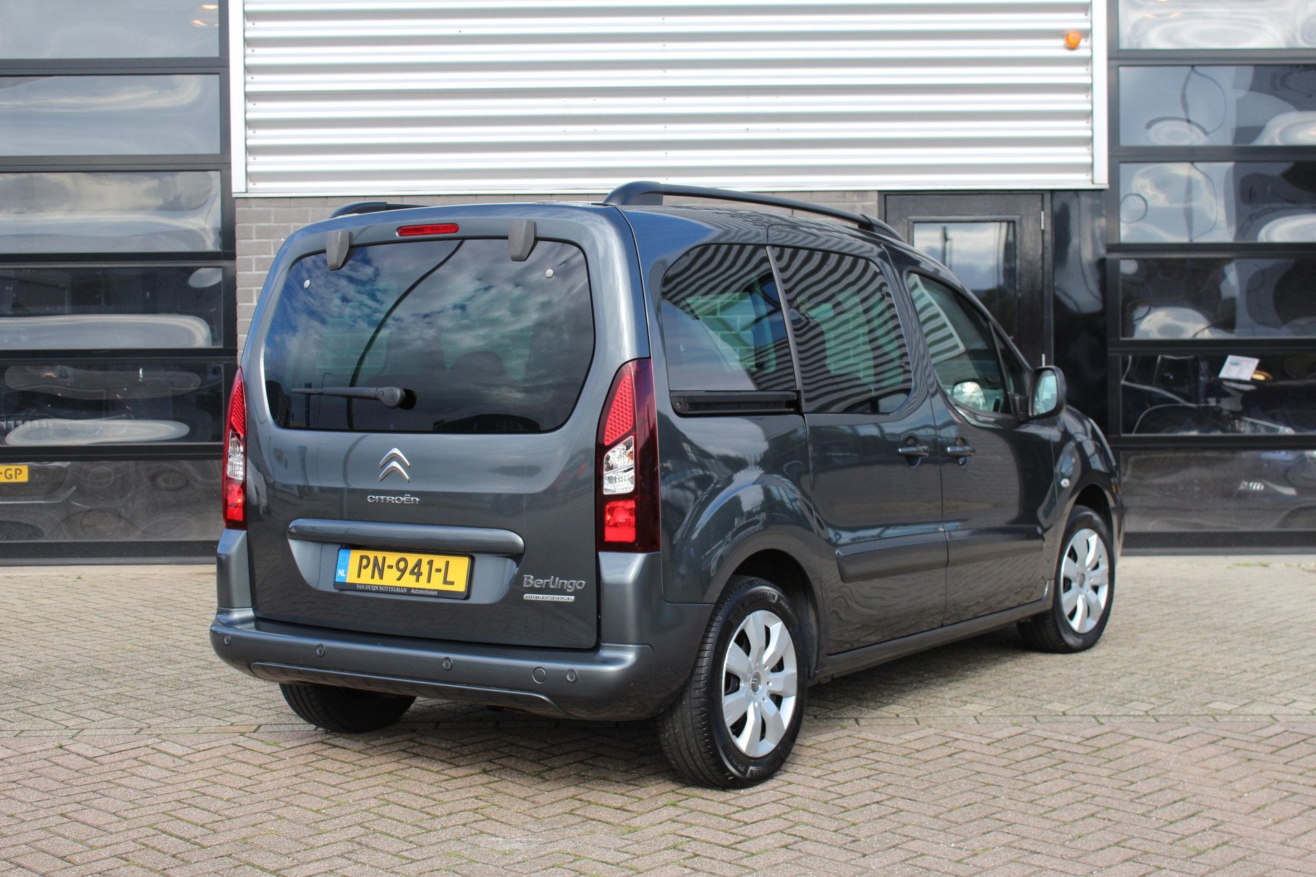 Citroën Berlingo 1.2 PureTech XTR / Carplay / Camera / Navi, Auto's, Voorwielaandrijving, Dealer onderhouden, Stof, Gebruikt
